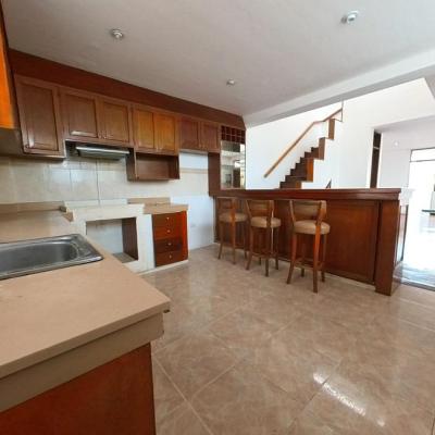 ALQUILER DE LINDA CASA DE 3 PISOS EN PIMENTEL